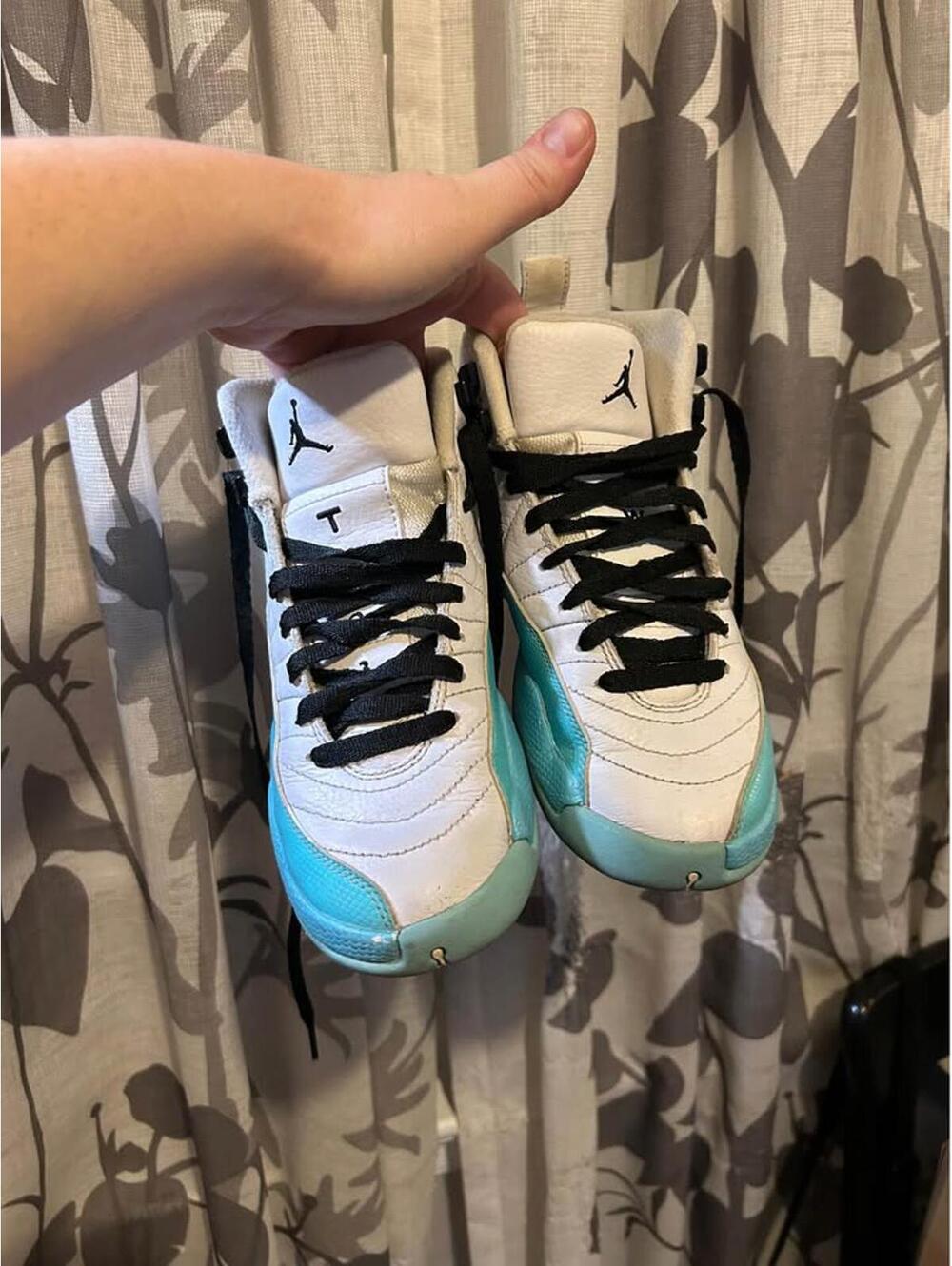 Kids size 4 basketball shoes